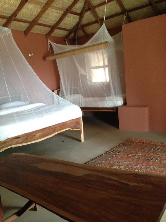 Nemasu Eco-Lodge Gunjur Rum bild